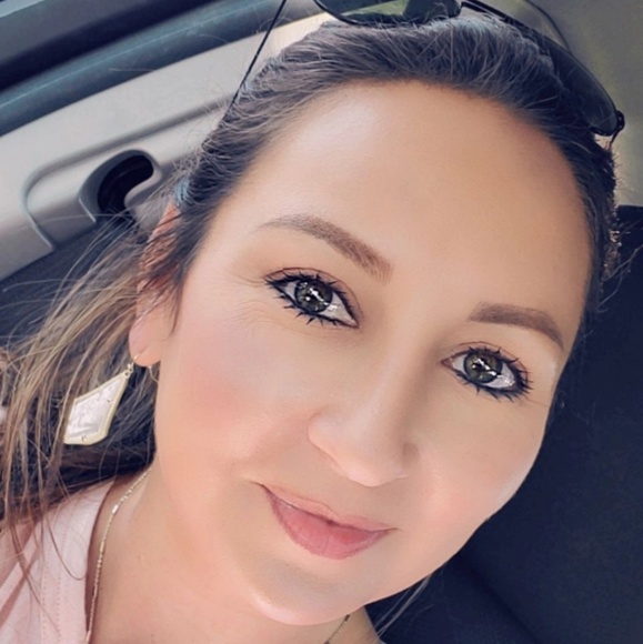 Meet your Posher, Andrea - Picture 1 of 1